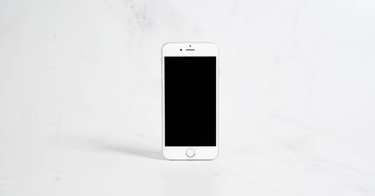 スマホ代の平均は月4,198円に上昇|中央値4GBが示す『払いすぎ』の構造